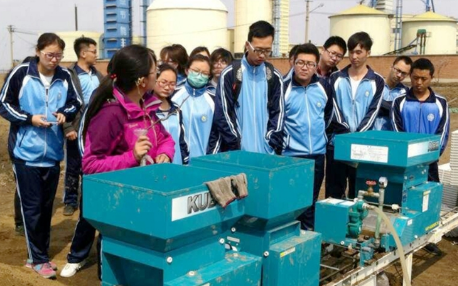 第一届“天隆班”到辽宁天隆种业科技有限公司实验基地学习